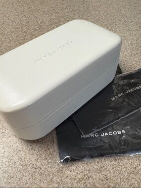 Marc Jacobs White Hard Shell Sunglass Case with pouch and cloth wipe